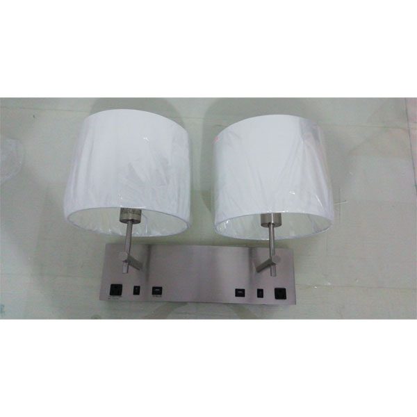 Lámpara de pared Holiday Inn con pantallas de tela y salidas USB 95140001