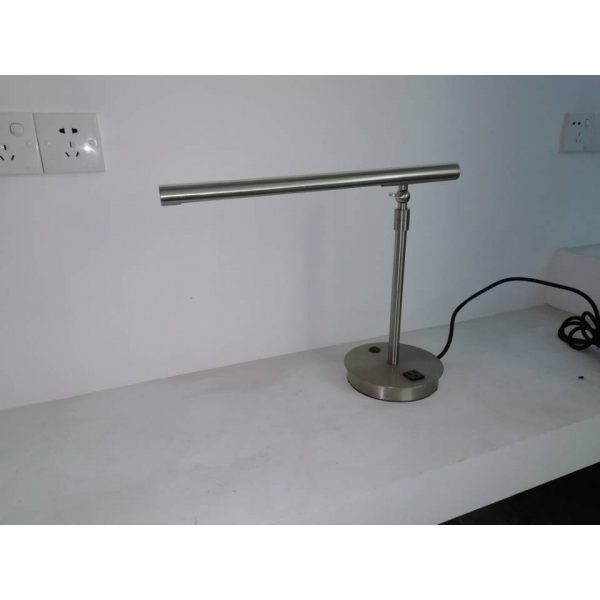 Hotel LED-Schreibtischlampe mit verstellbarem Arm 9523001